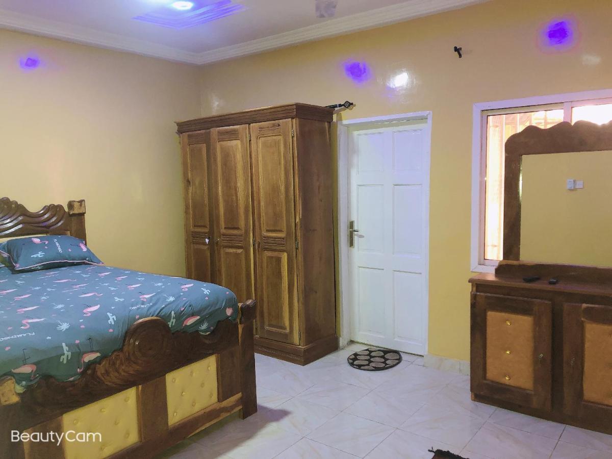 Awamuulamin Manneh Guest House Abuko Eksteriør bilde