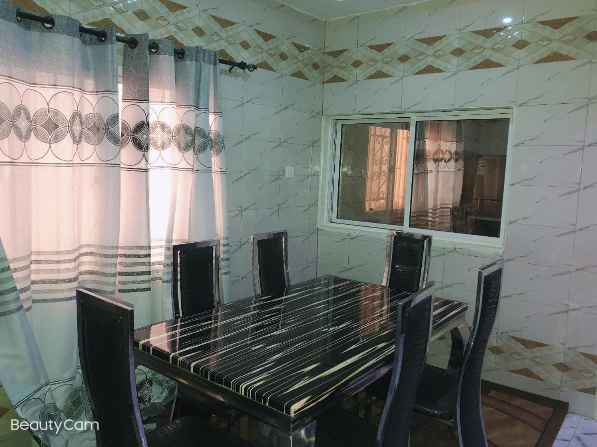 Awamuulamin Manneh Guest House Abuko Eksteriør bilde